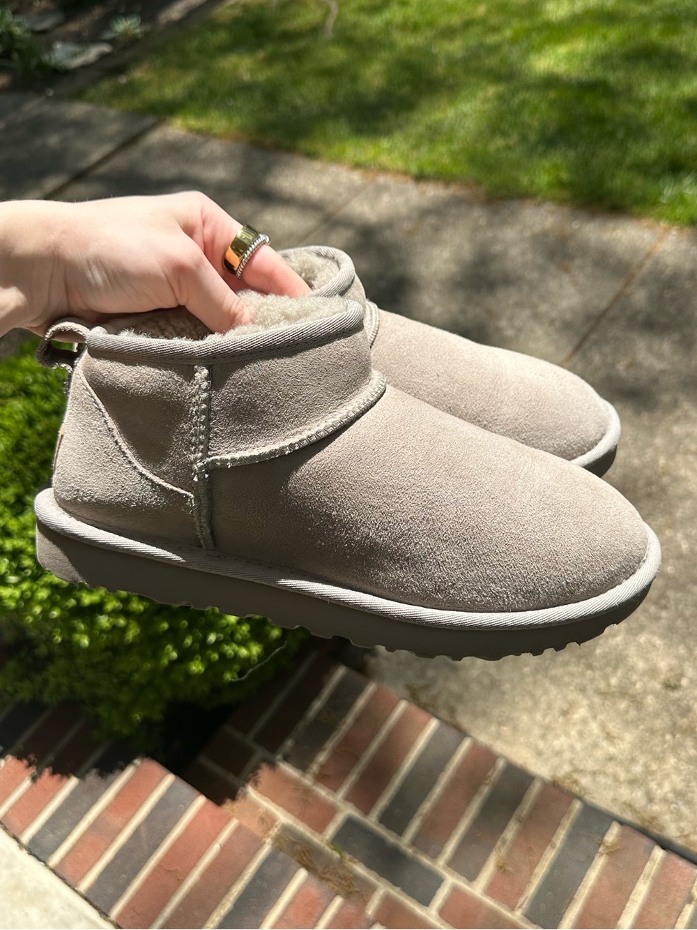 UGG Ultra Mini in color Goat